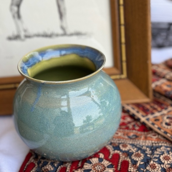 Beautiful blue handmade pottery vase - Picture 1 of 8